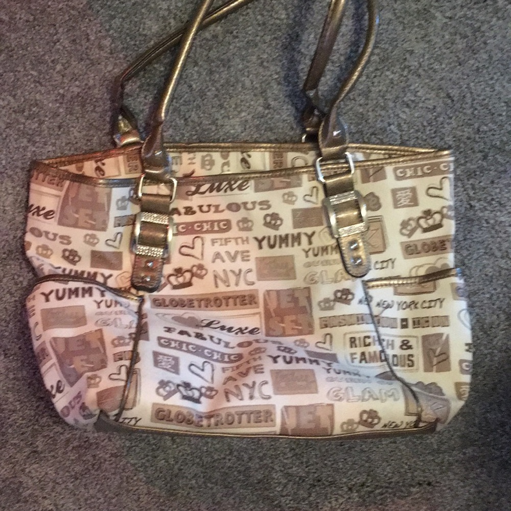 Cute purse! Lots of room inside